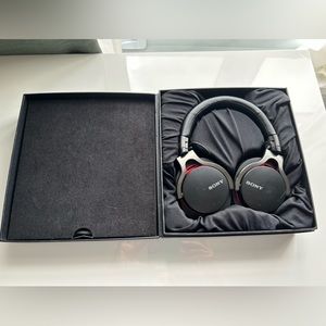 Sony BT headset (over-ear)